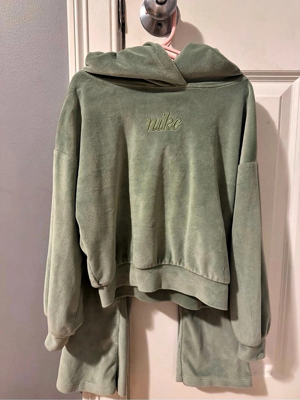 Nike Girls Sage Green Matching Set Like New